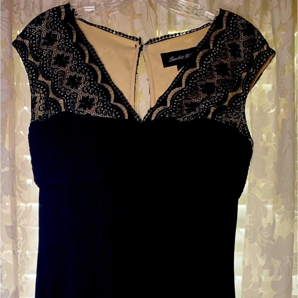 SARLETT NITE, SEMI FORMAL LACE BODICE BLACK DRESS SIZE 6. PERFECT FOR TRAVELING